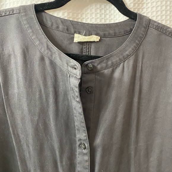 L&G Shirttail Button Up Top - Picture 4 of 5